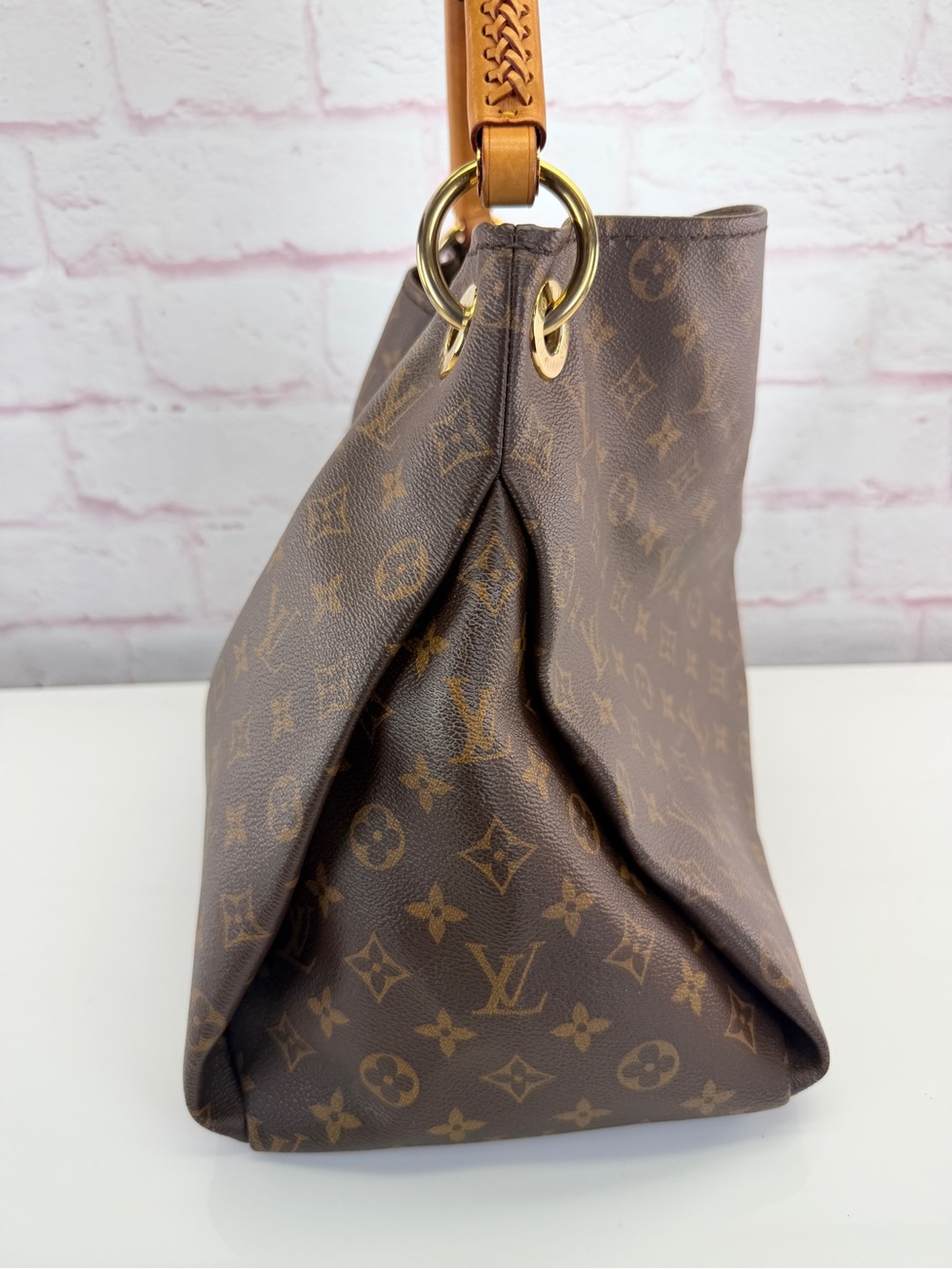 Louis Vuitton Monogram Artsy MM Shoulder Bag - Picture 4 of 12